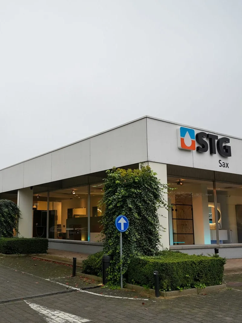 Gevelreiniging Waregem - showroom na softwash