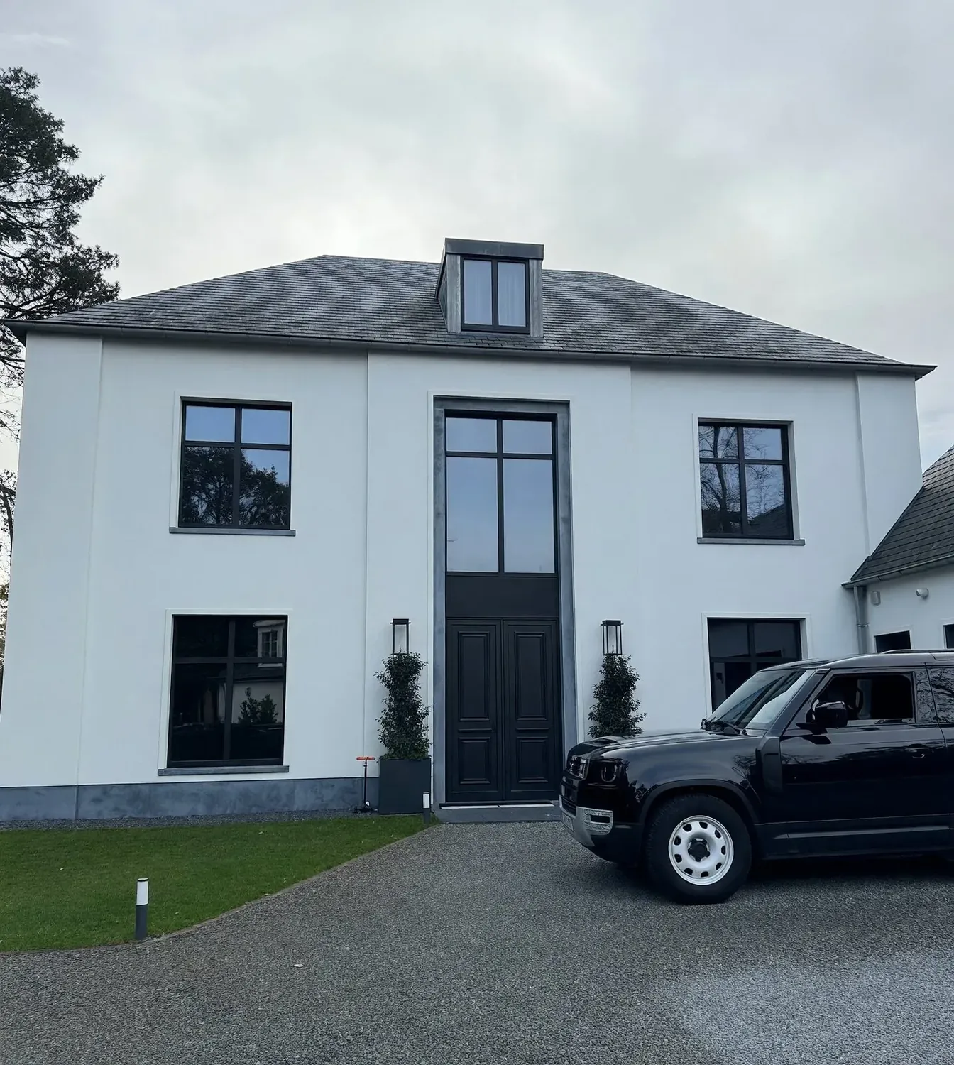 Gereinigde villa met veel glaspartijen